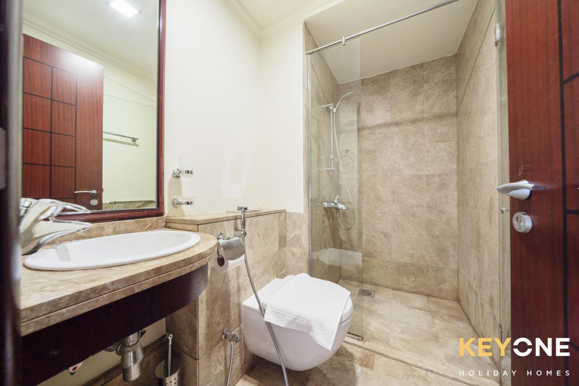 Spacious One Bedroom With Access * Dubai