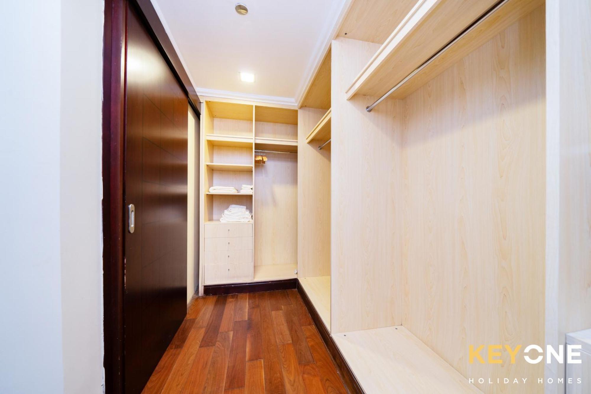 Apartment Spacious One Bedroom With Access