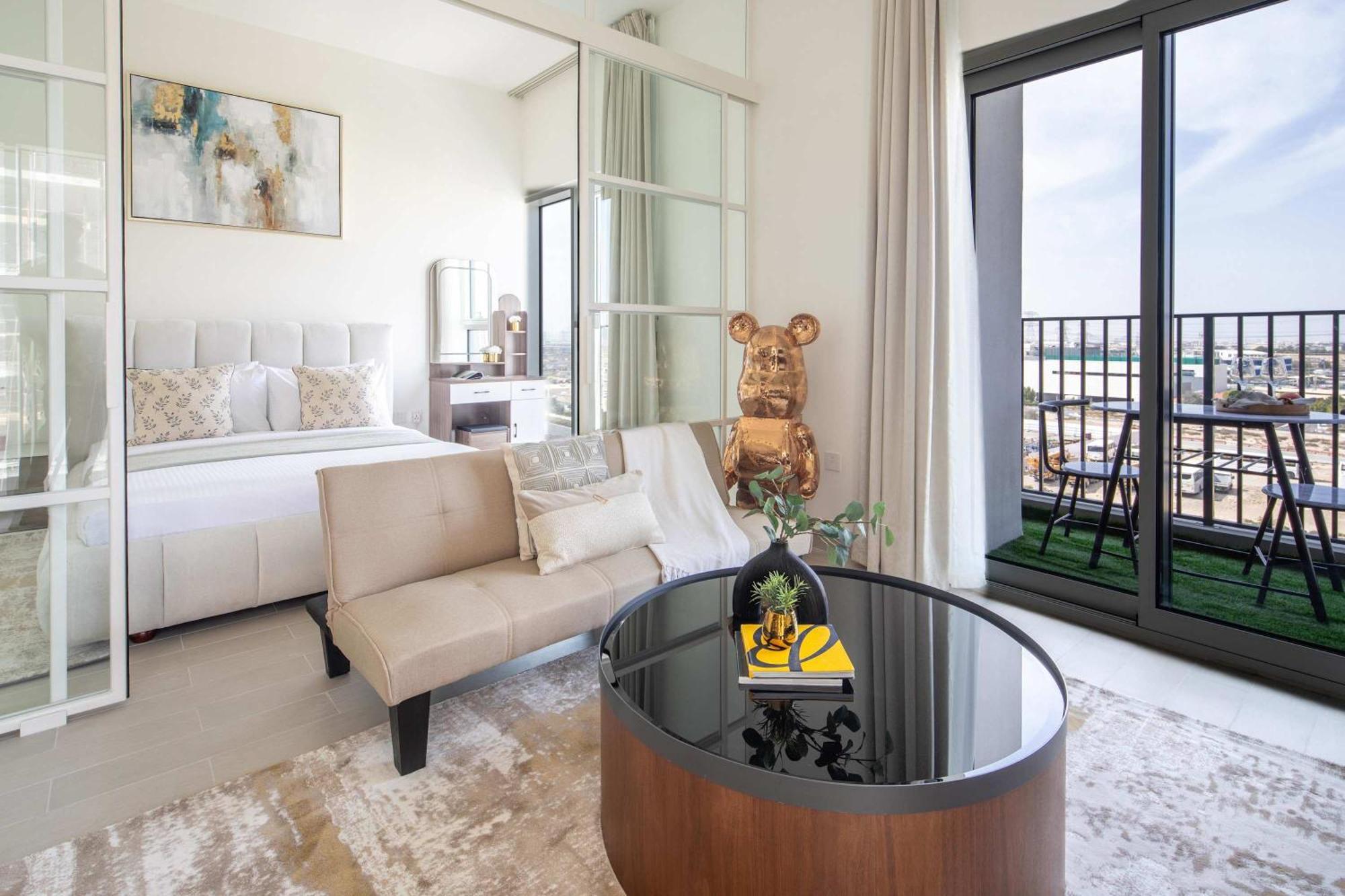 Frank Porter - Golf Apartment