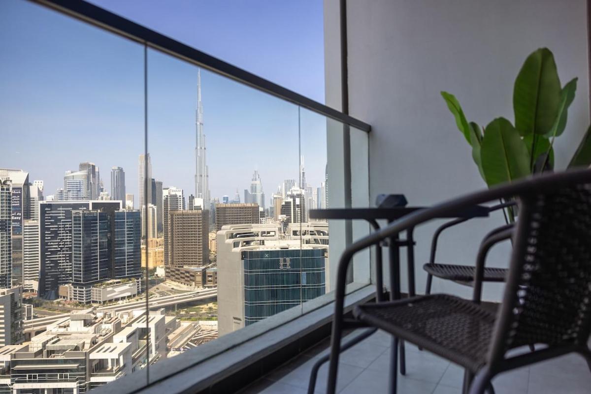 Apartment In Downtown With Burj Khalifa And View Dubai