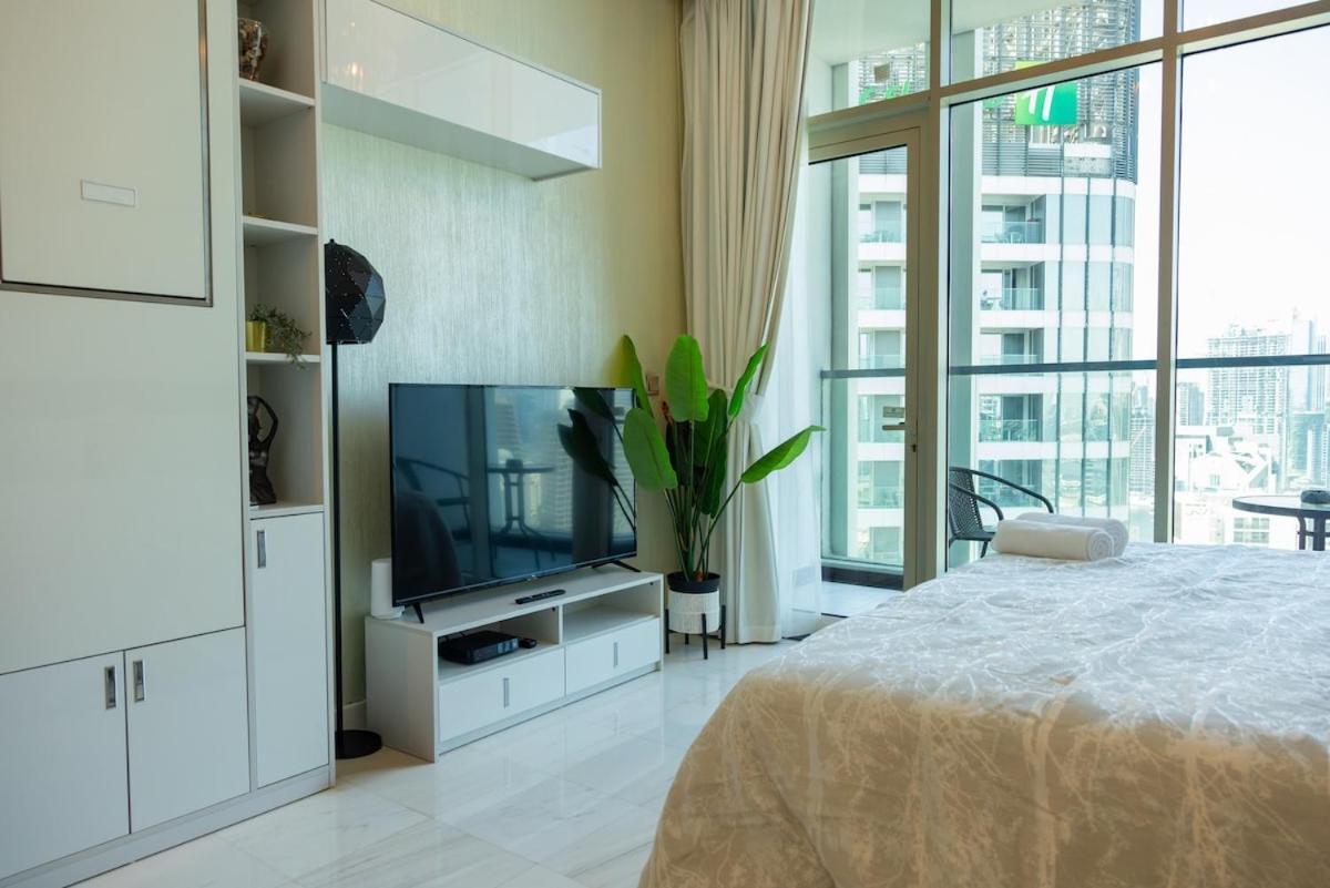 Apartment In Downtown With Burj Khalifa And View Dubai