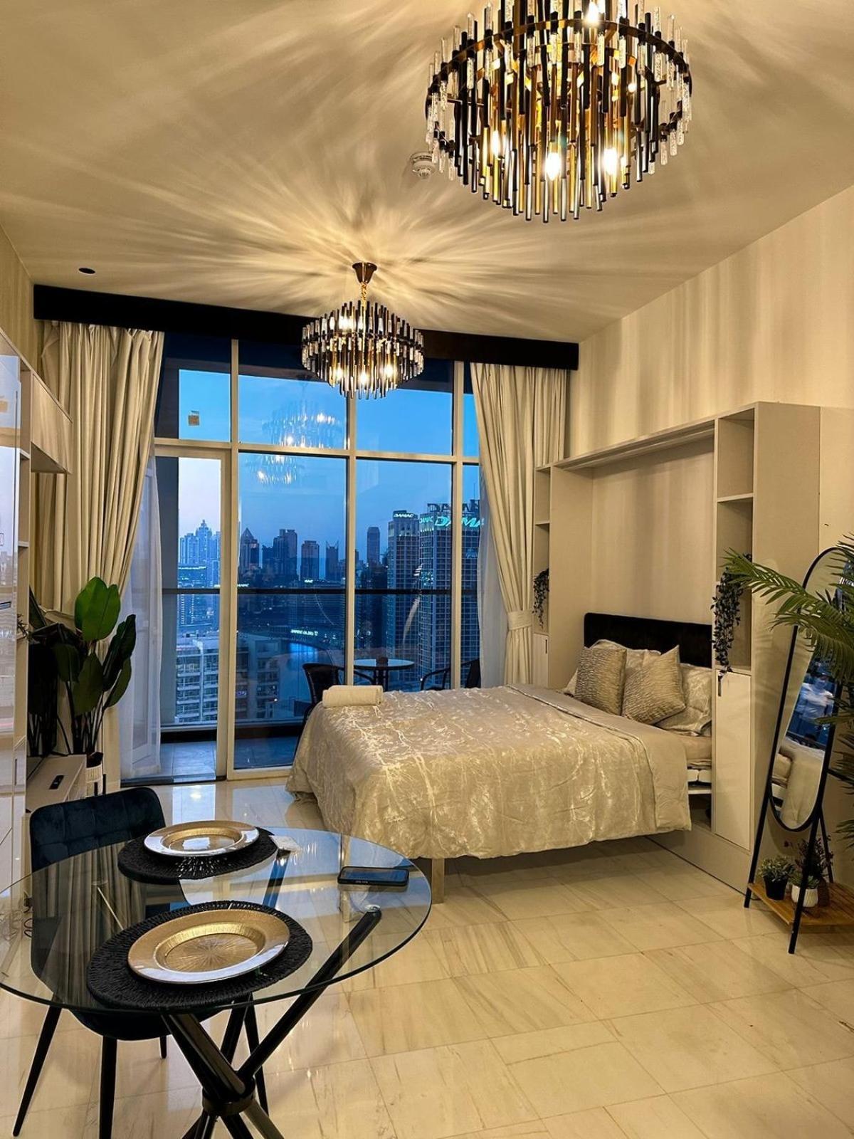 Apartment In Downtown With Burj Khalifa And View