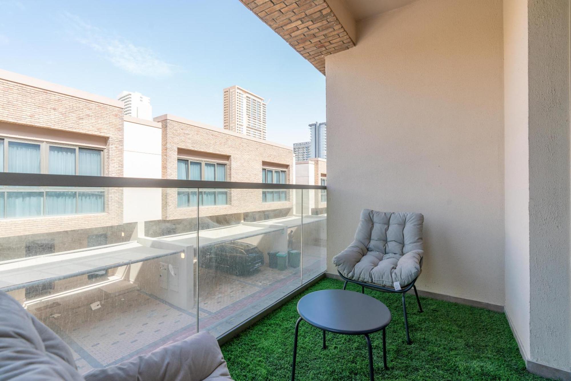 Apartment 2br In Eleganz 2 - Stylish & Spacious *