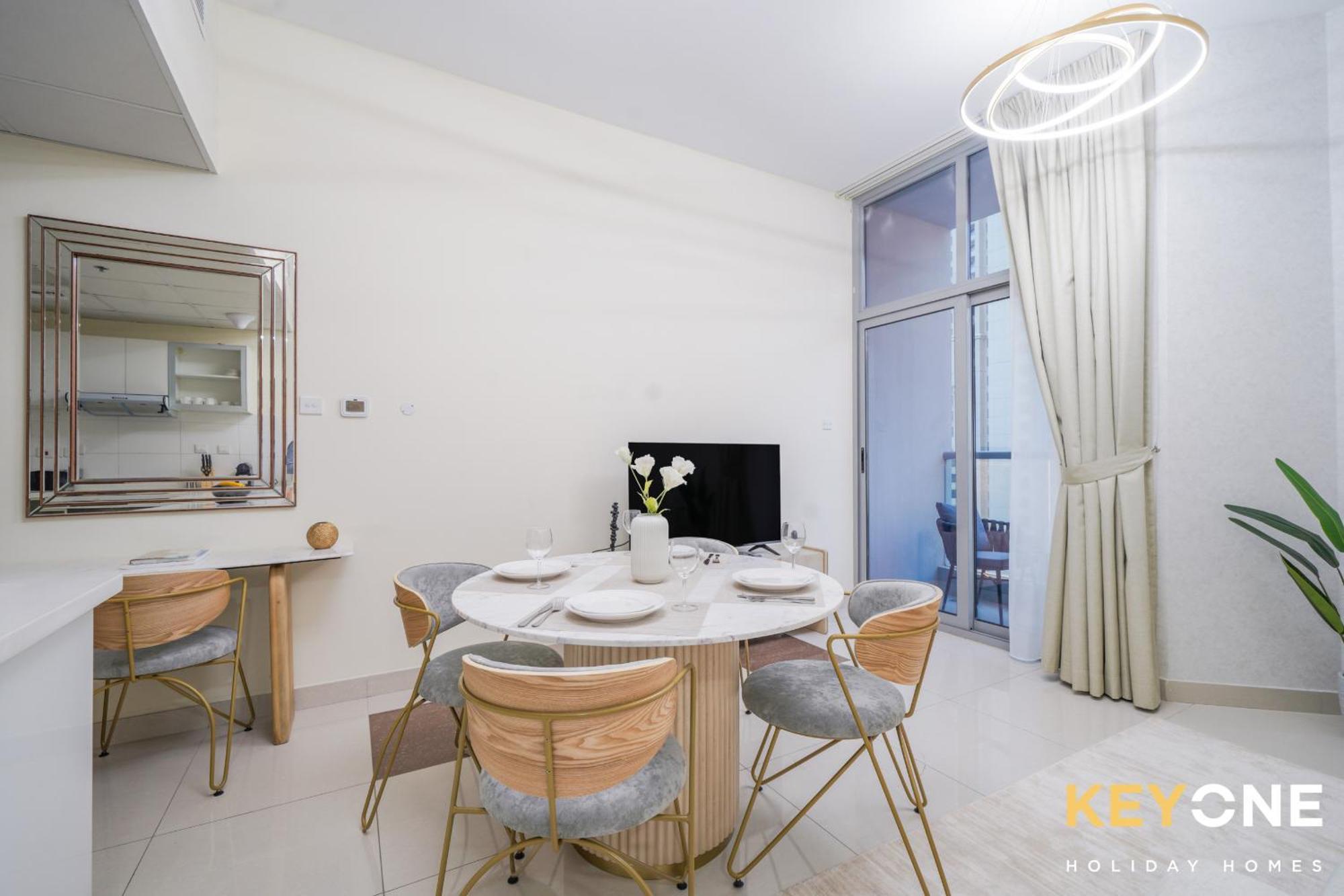 Magnificent Two Bedroom Beachfront 1 Apartment *