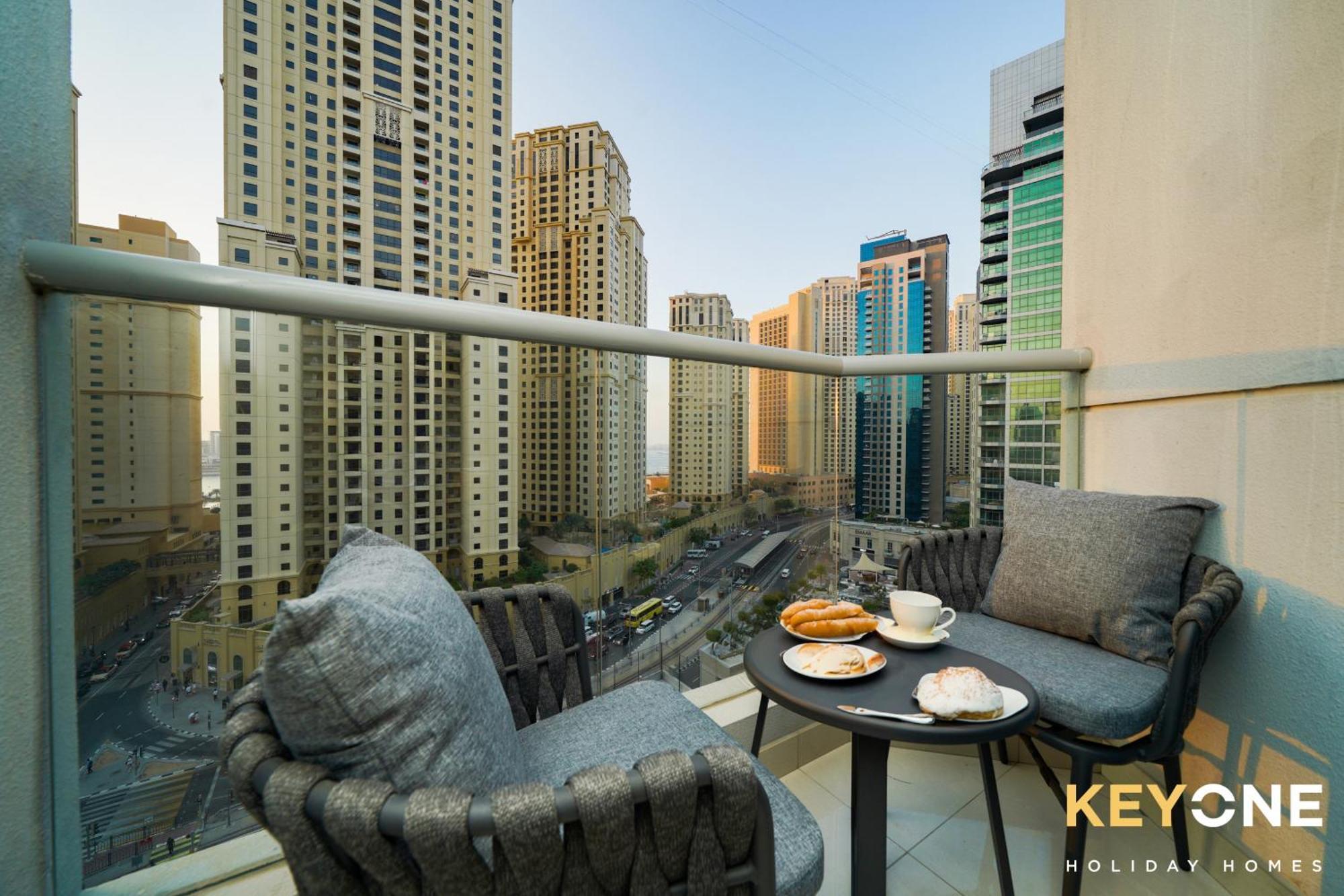 Magnificent Two Bedroom Beachfront 1 * Dubai
