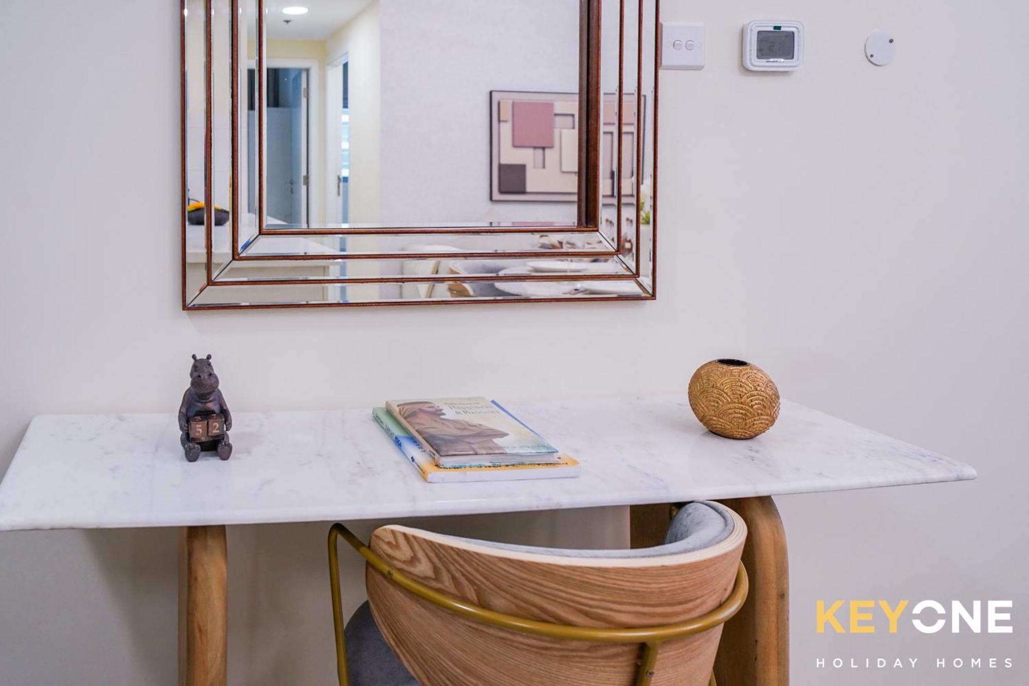 Magnificent Two Bedroom Beachfront 1 Apartment *