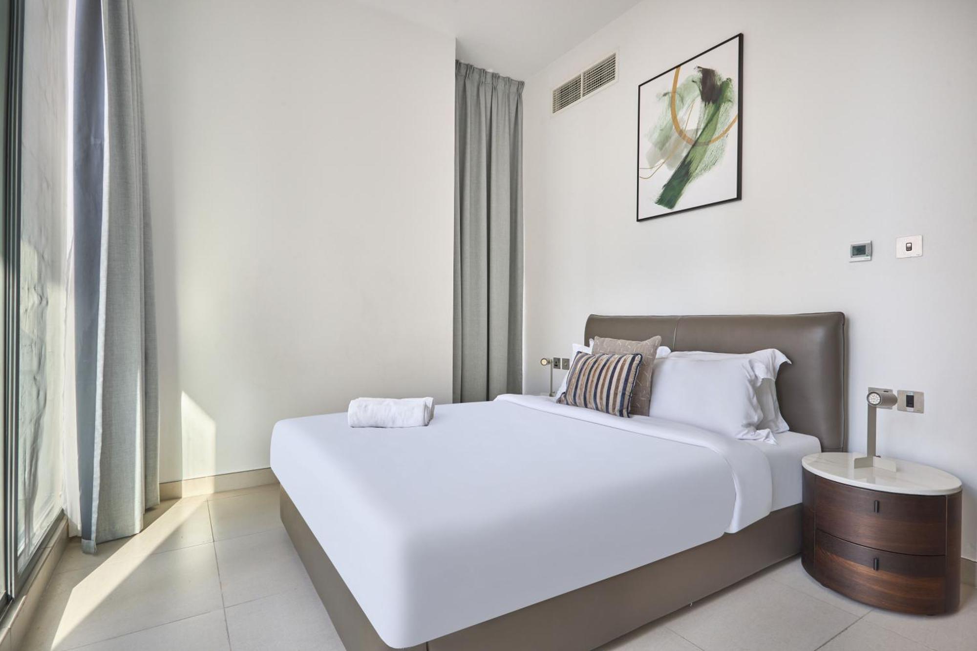 Luxury Living In Marina Liv 2br * Dubai