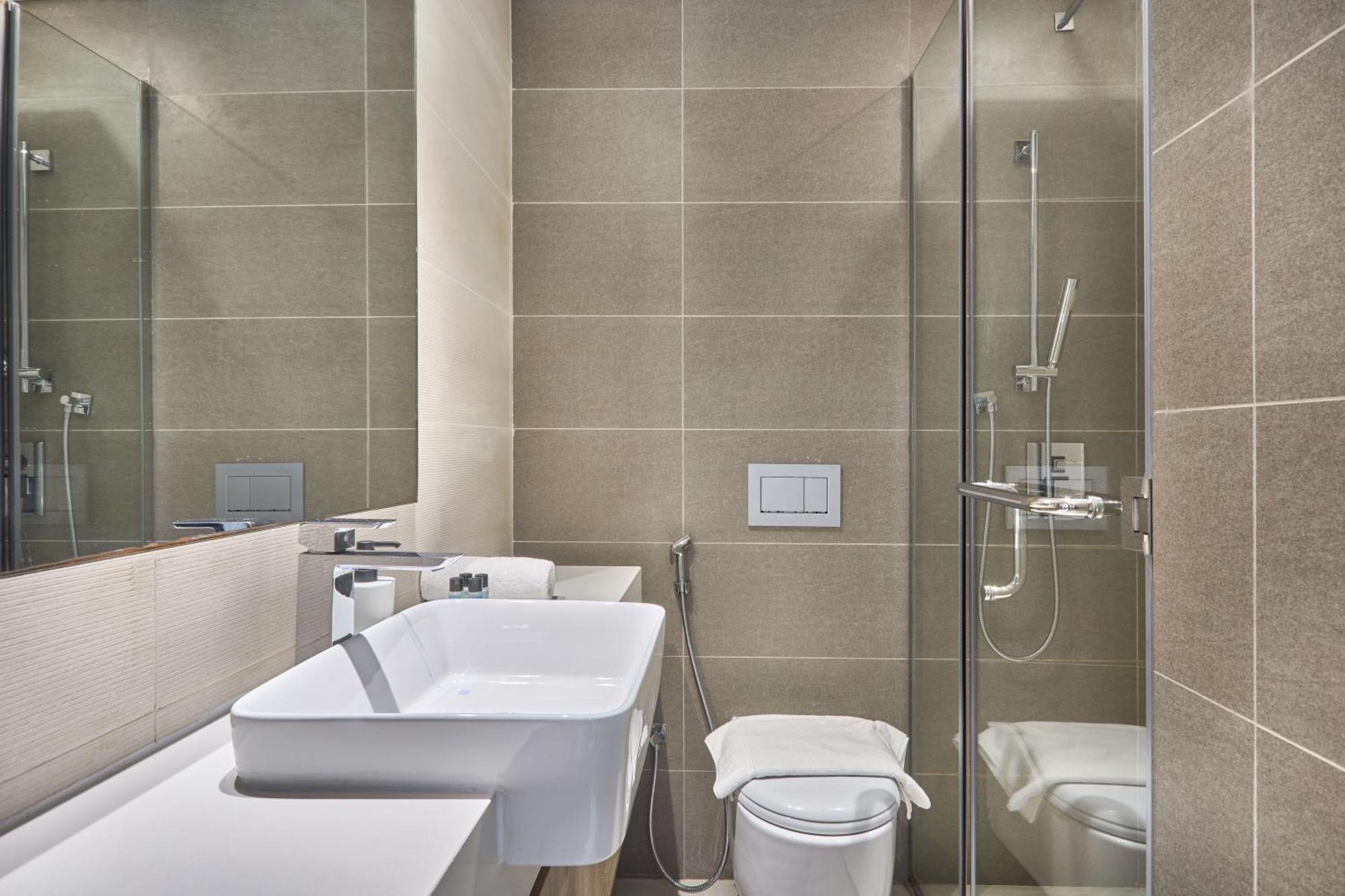Luxury Living In Marina Liv 2br Apartment