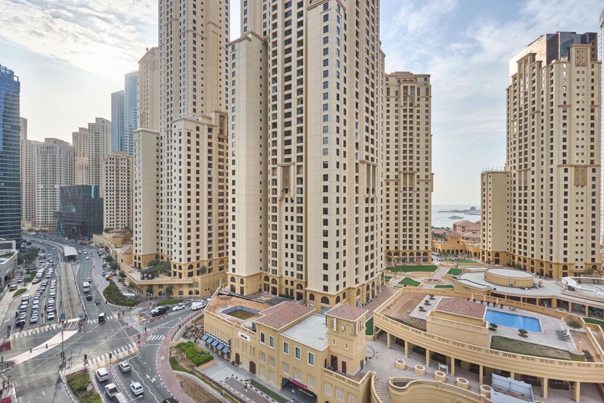 Apartment Luxury Living In Marina Liv 2br Dubai