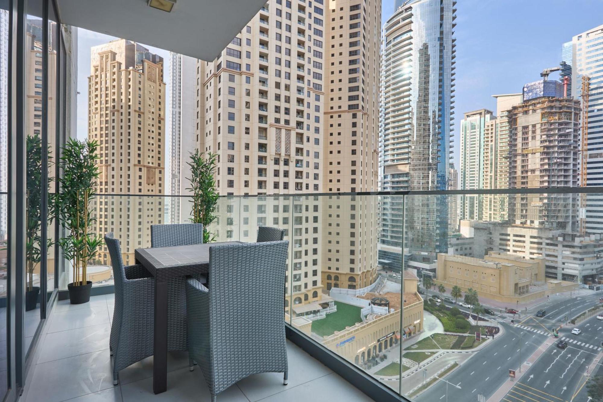 Apartment Luxury Living In Marina Liv 2br Dubai