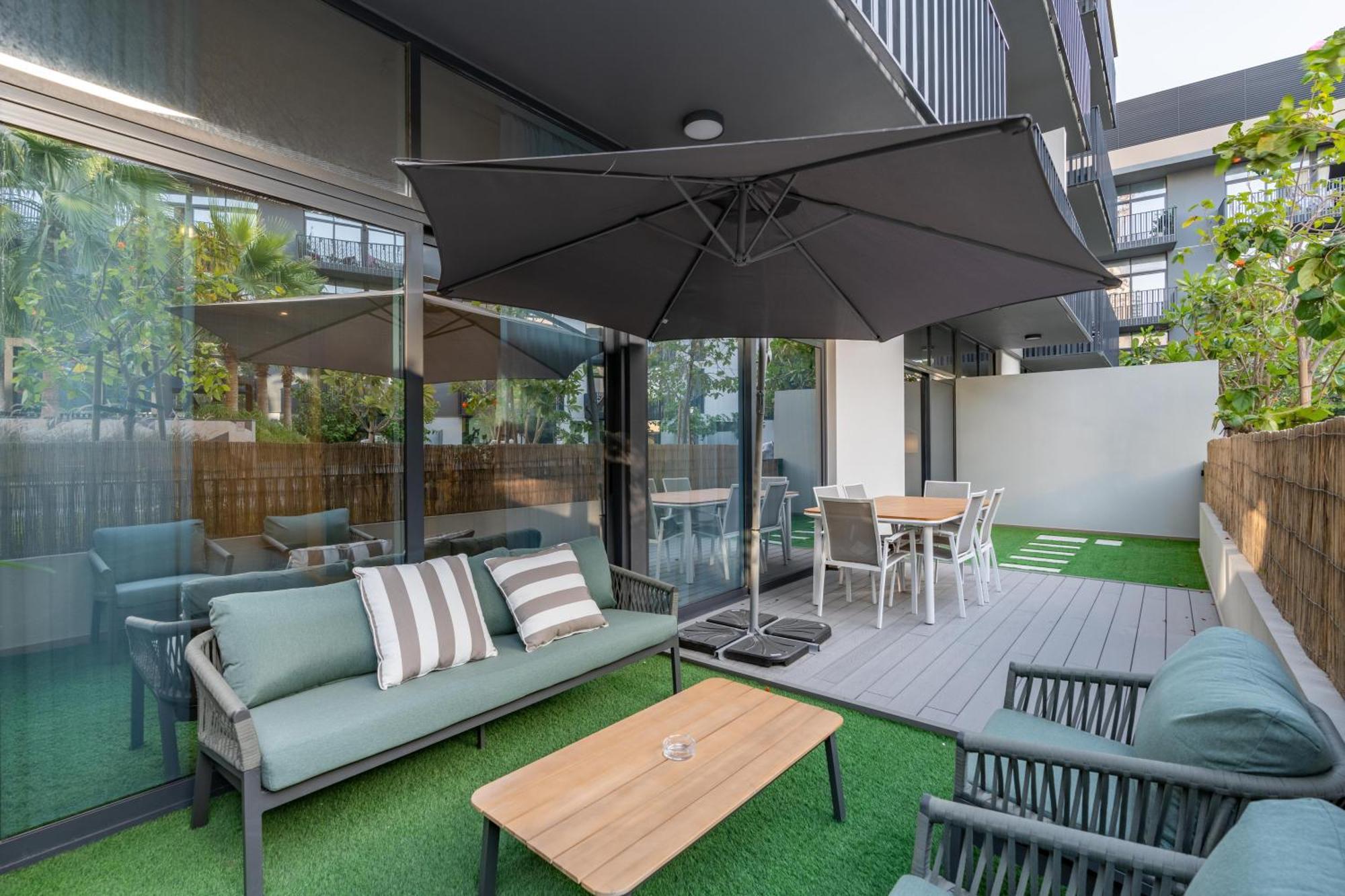Cozy And Peaceful 2 Bedroom With Private Garden Dubai