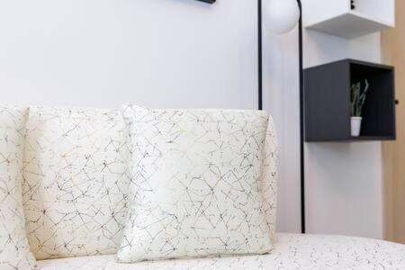 Contemporary 2 Bedroom Apartment *