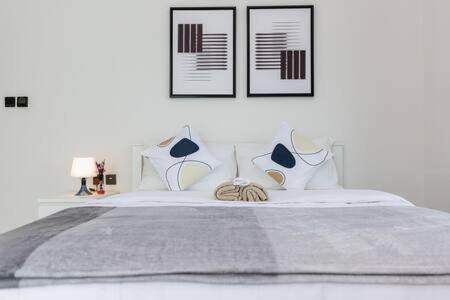Contemporary 2 Bedroom Apartment Dubai