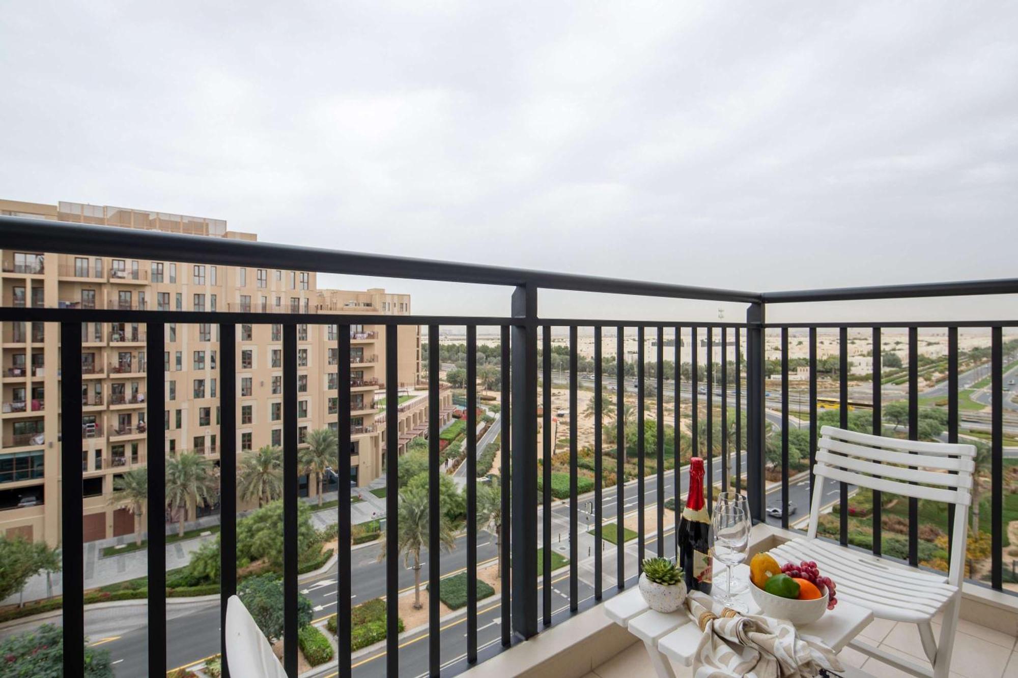 Frank Porter - Hayat Boulevard 2b Dubai