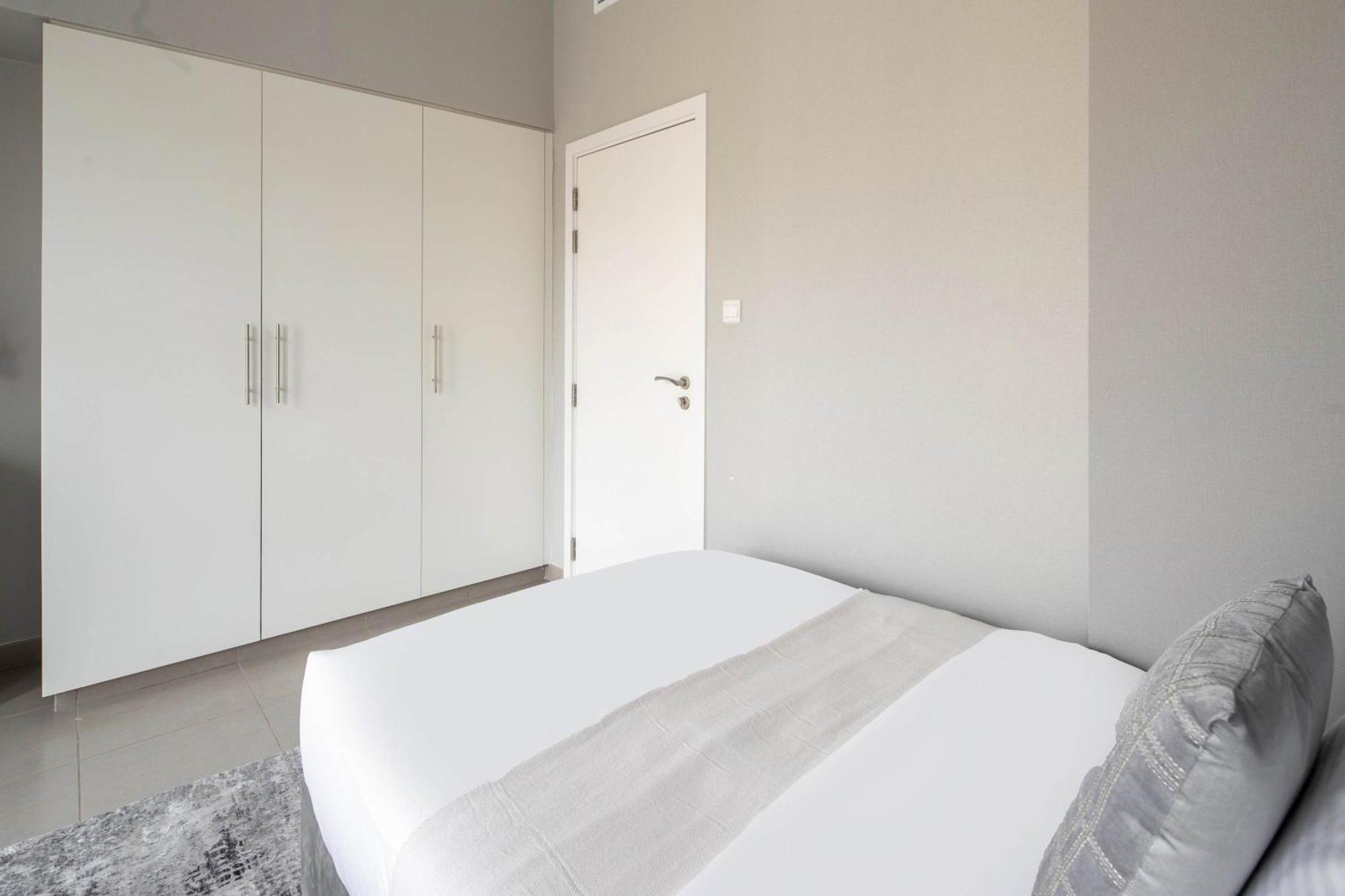 Frank Porter - Hayat Boulevard 2b Apartment Dubai