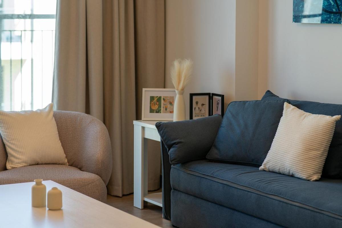 Apartment Waves - Stylish Beachfront Retreat Dubai