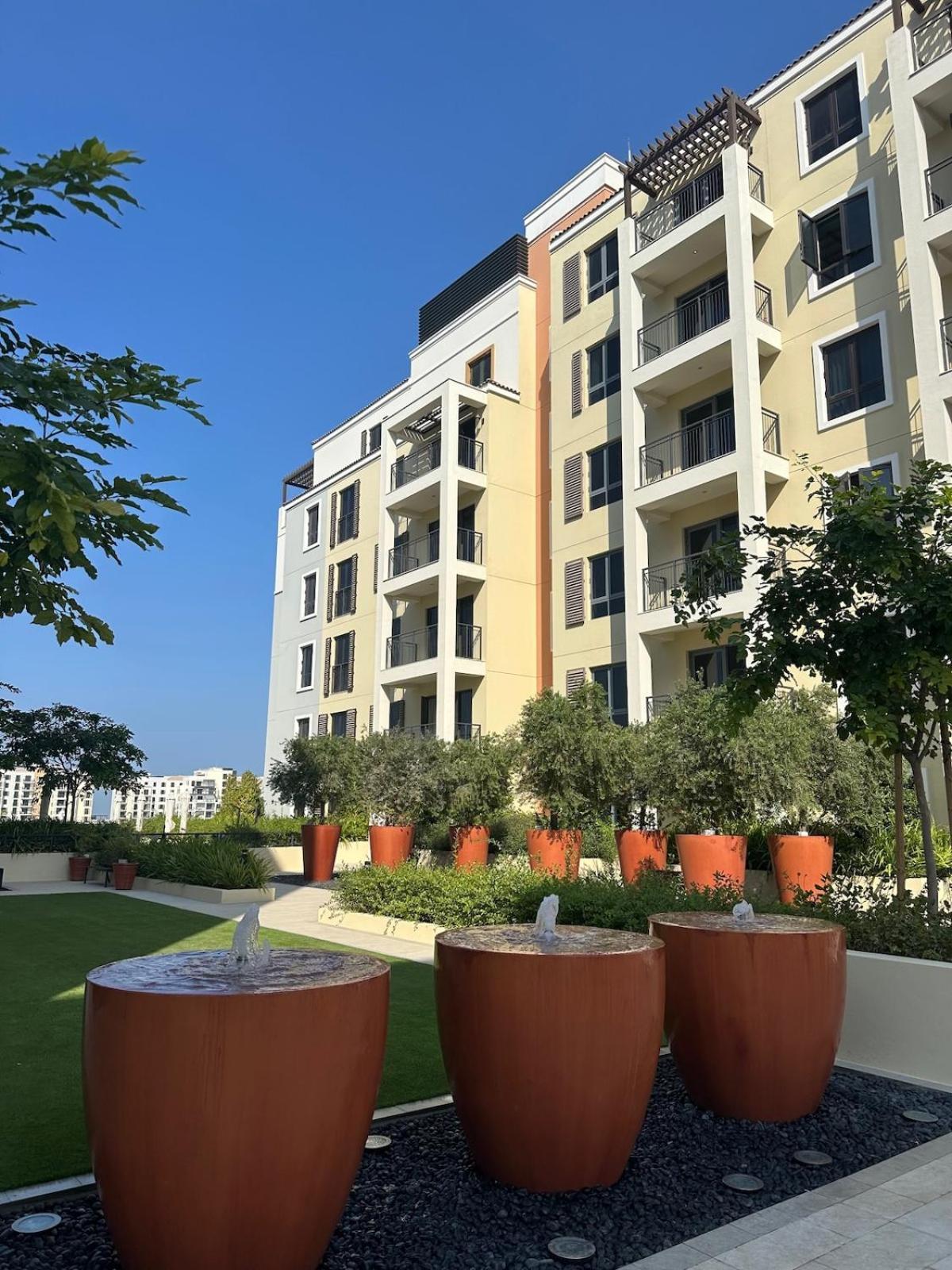 Apartment Waves - Stylish Beachfront Retreat Dubai