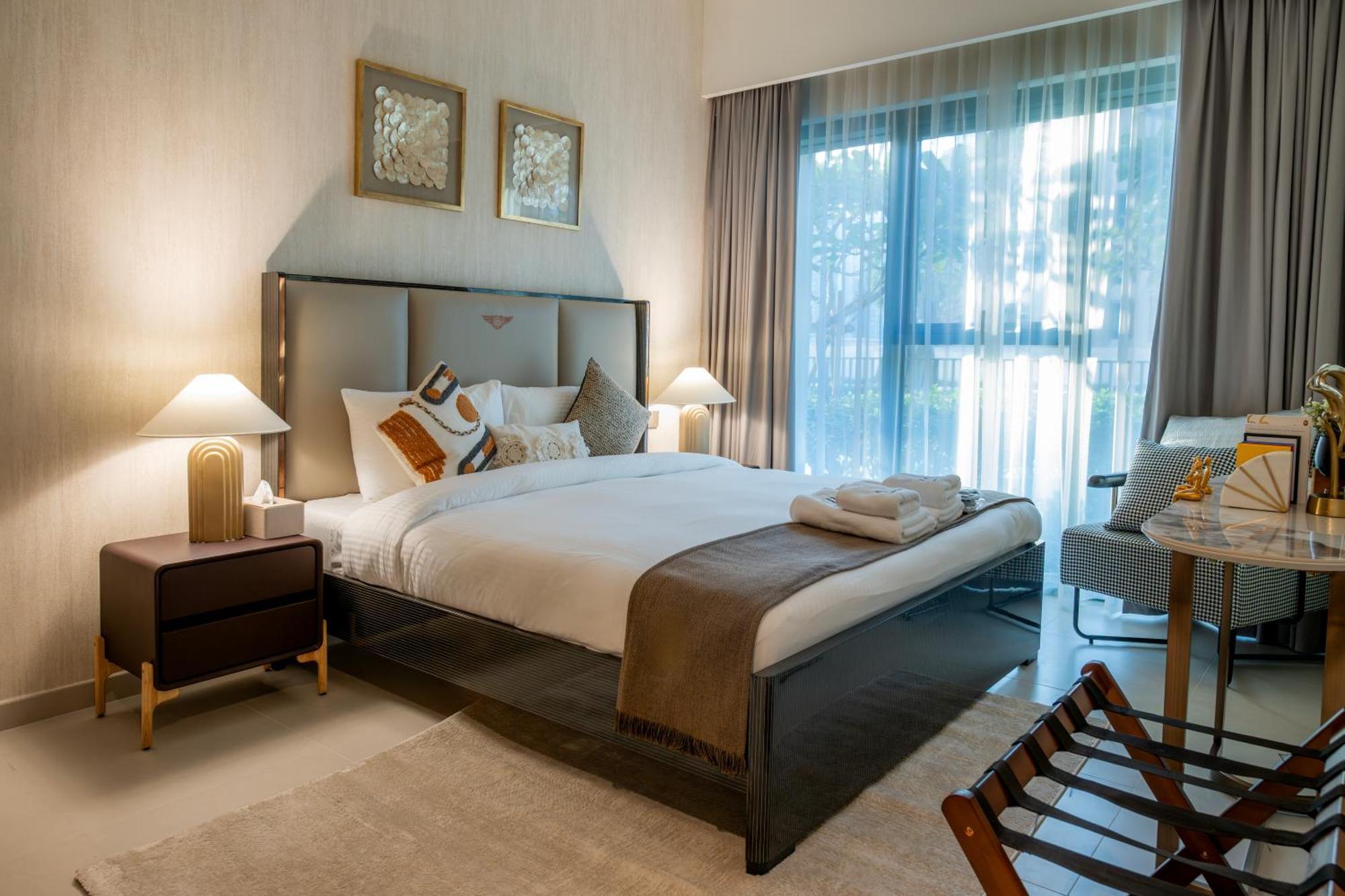Urban Dreams - Brand New Boutique Burj Royale - Burj Khalifa & Mall Apartment Dubai