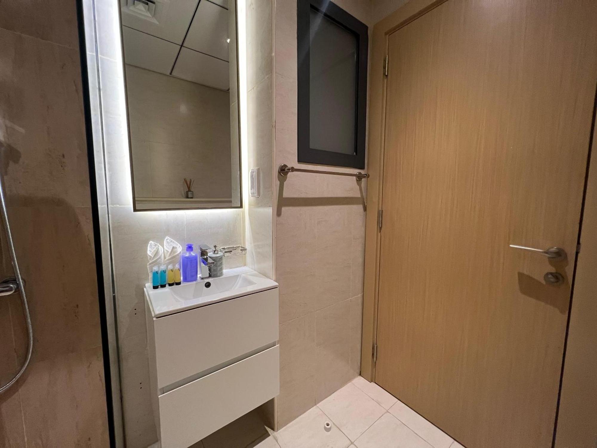 Chic & Cozy In Jvc , Amenities & Views