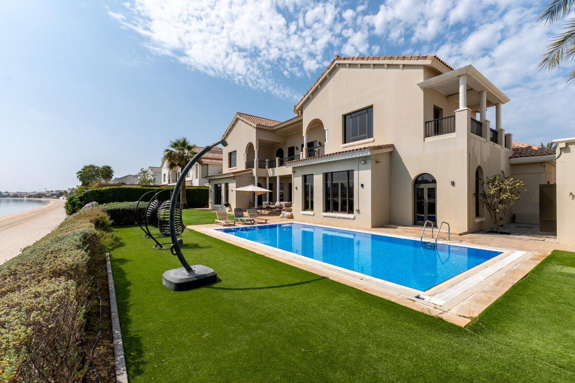 Frond D, Palm Villa, Palm Jumeirah - Mint * Dubai
