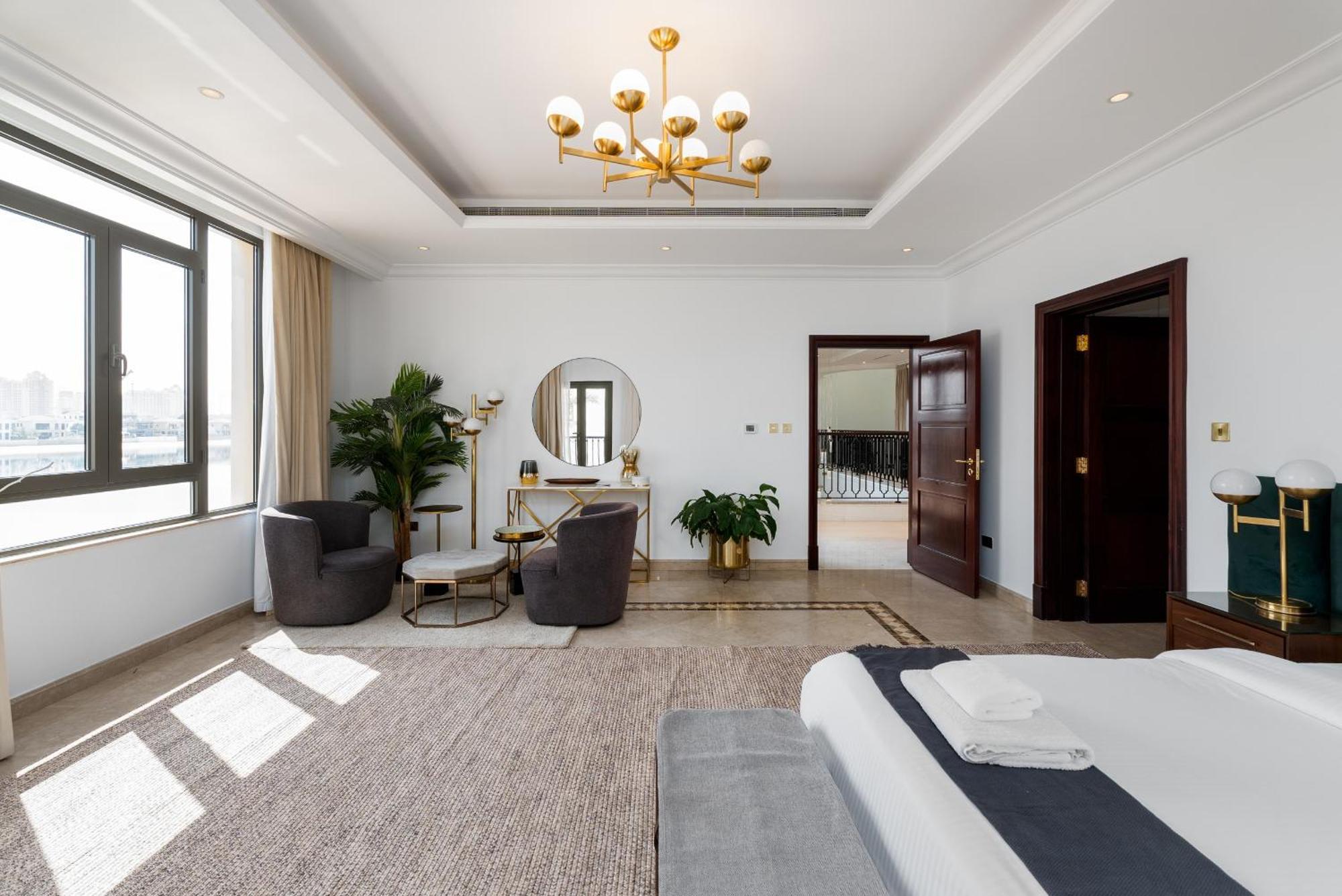 Frond D, Palm Villa, Palm Jumeirah - Mint * Dubai