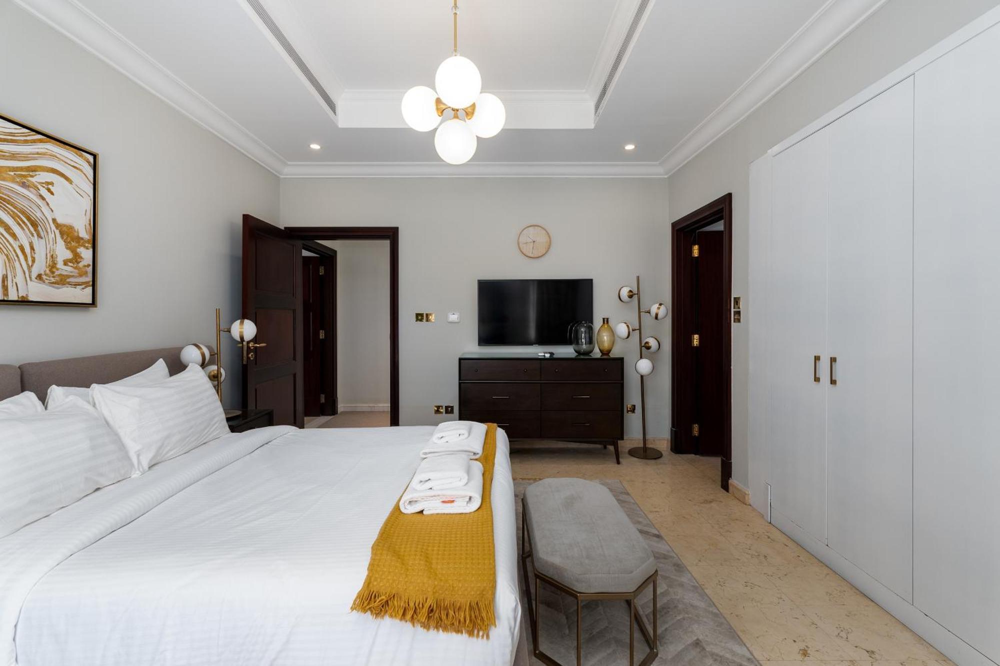 Frond D, Palm Villa, Palm Jumeirah - Mint Villa