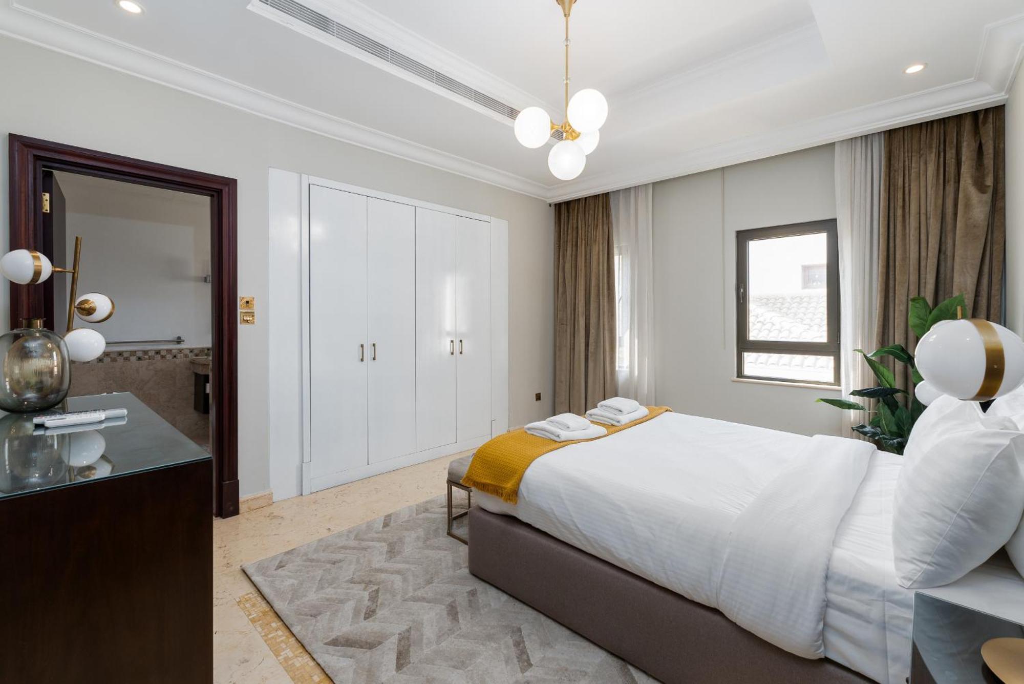 Frond D, Palm Villa, Palm Jumeirah - Mint Dubai