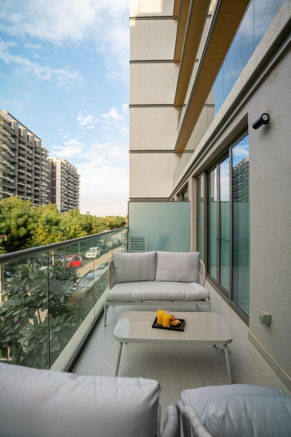 New Spacious 1br With Pool And Gym * Dubai