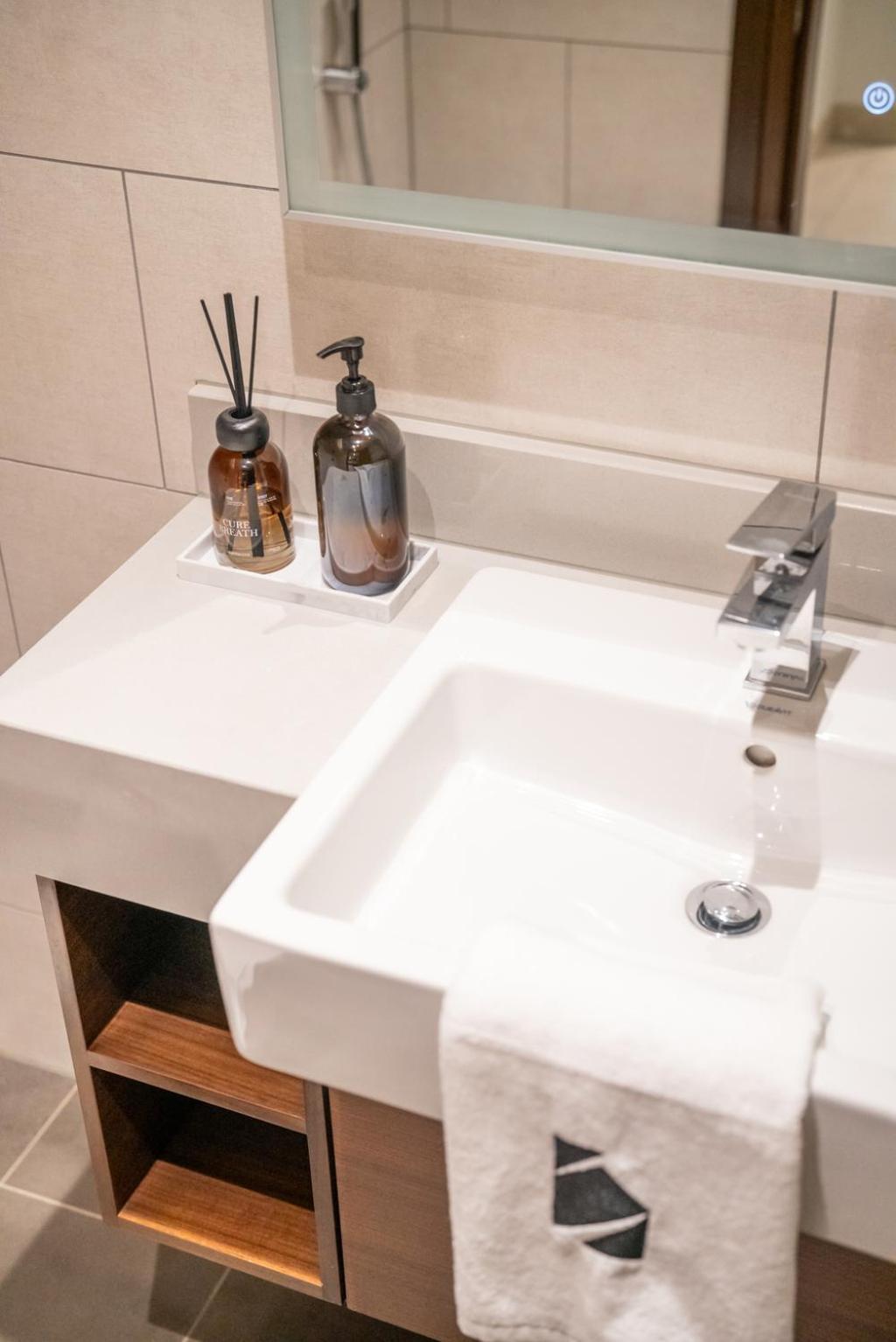 New Spacious 1br With Pool And Gym Dubai