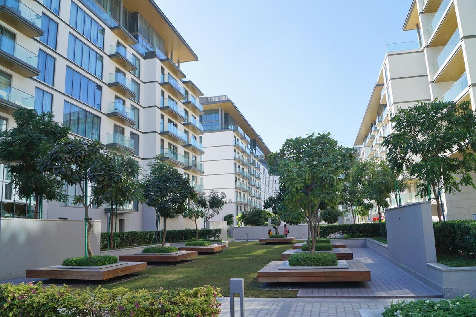 New Spacious 1br With Pool And Gym Apartment *