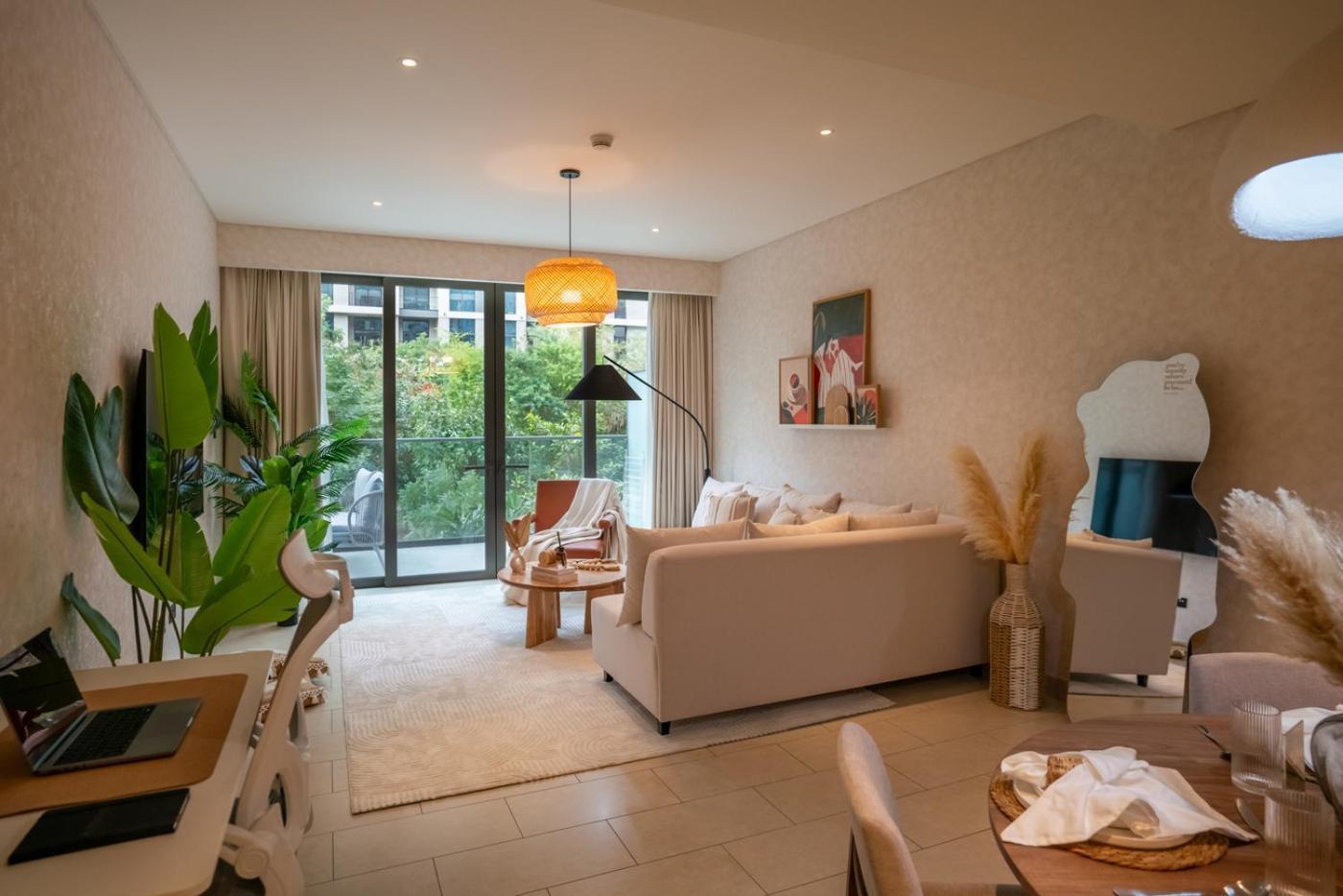 New Spacious 1br With Pool And Gym Apartment Dubai