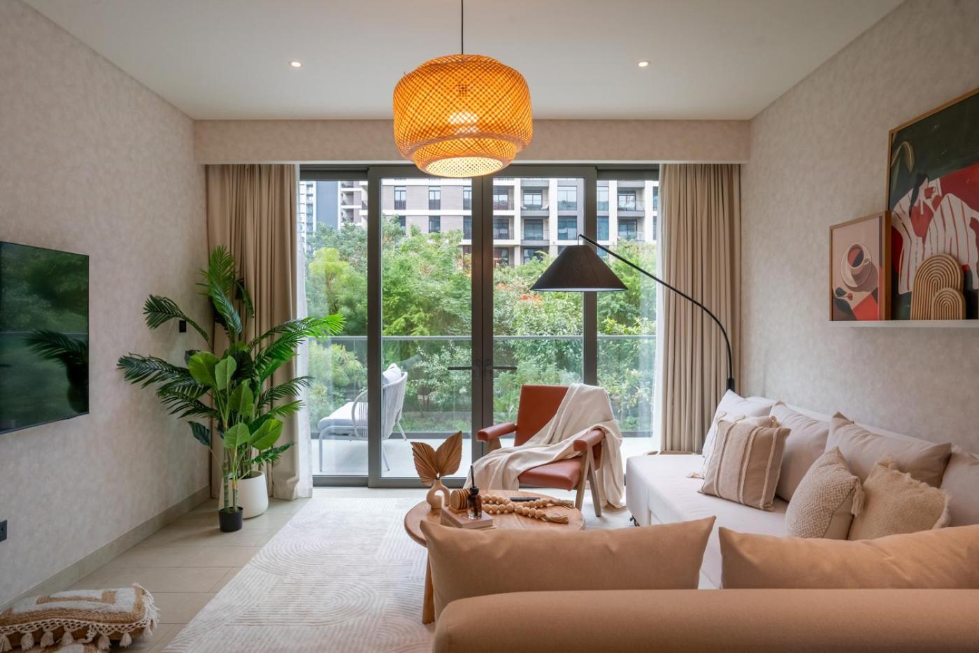 New Spacious 1br With Pool And Gym Apartment *