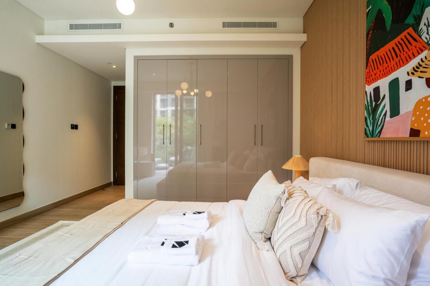 New Spacious 1br With Pool And Gym Apartment