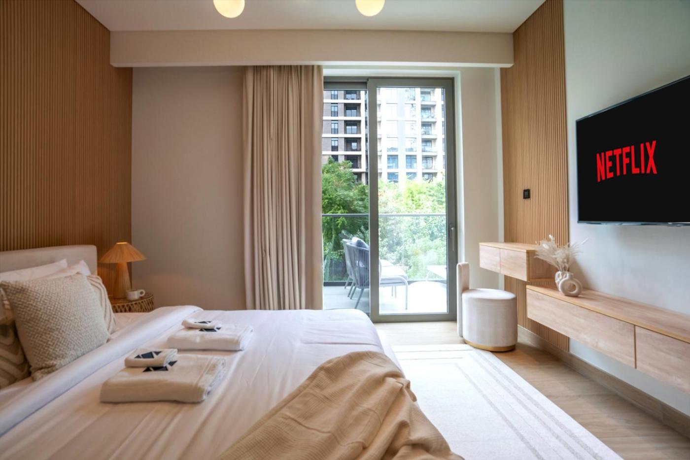 New Spacious 1br With Pool And Gym Apartment Dubai