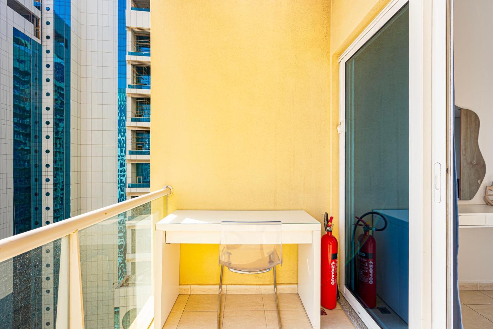 Splendid Close To Jbr