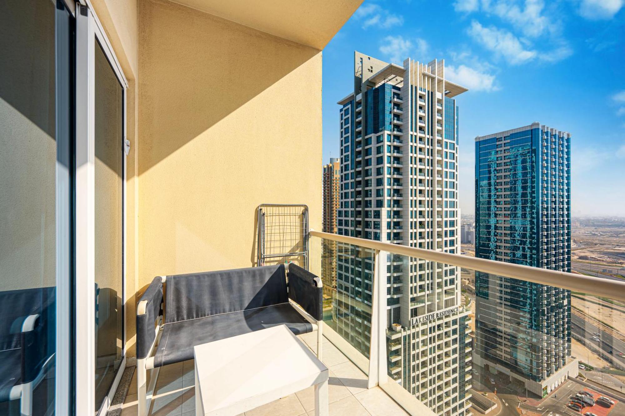 Splendid Close To Jbr