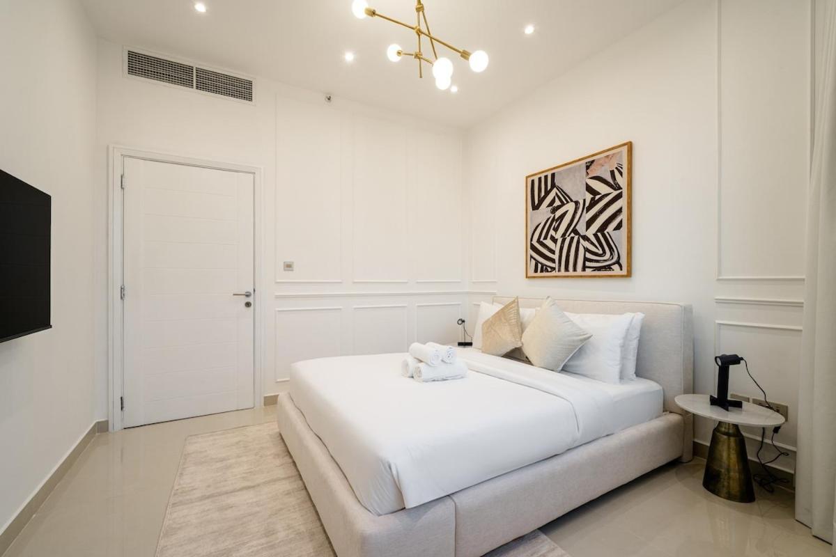 Lux 5br Marina With Jacuzzi, Walk To Beach, Gym Dubai