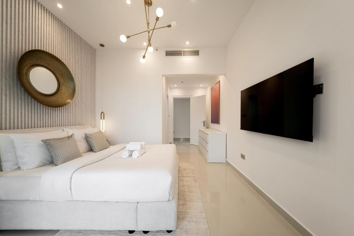 Lux 5br Marina With Jacuzzi, Walk To Beach, Gym Apartment Dubai