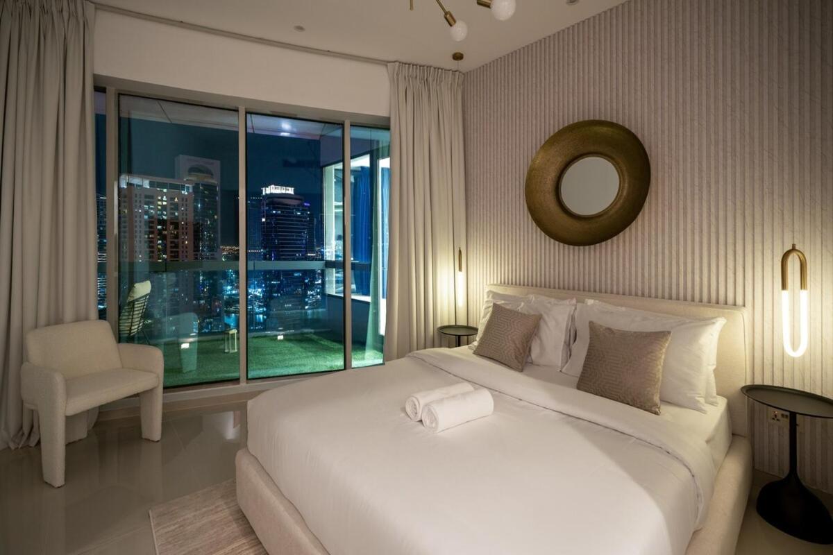 Lux 5br Marina With Jacuzzi, Walk To Beach, Gym Dubai