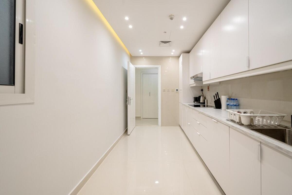 Apartment Lux 5br Marina With Jacuzzi, Walk To Beach, Gym