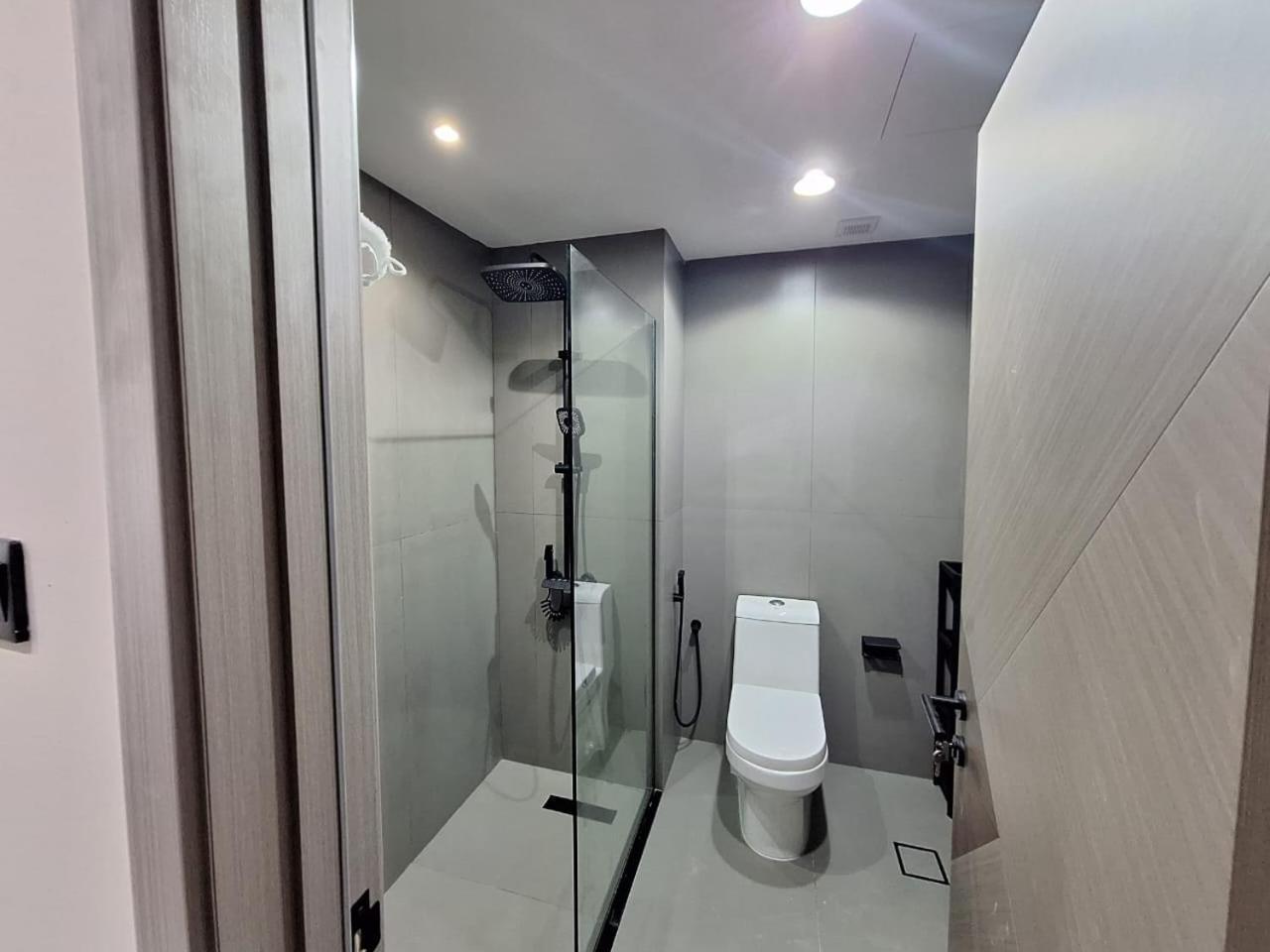 Modern Renovated Building 197 - 5 Min Walking From Metro And Pavilions Apartment
