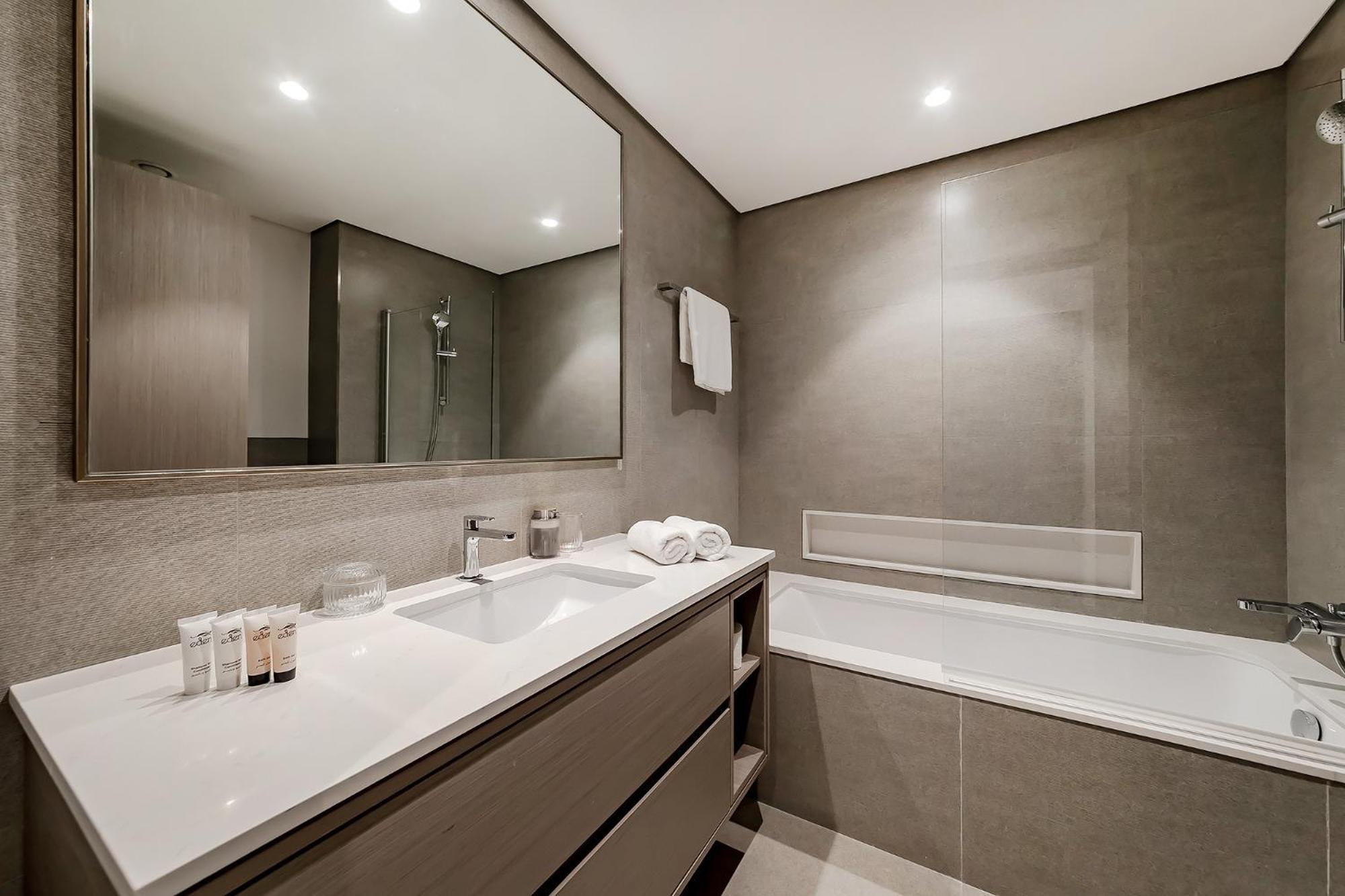 Apartment 65th Floor Burj & Fountain Views Penthouse - Sleeps 9 - Grande Signature Residences Dubai