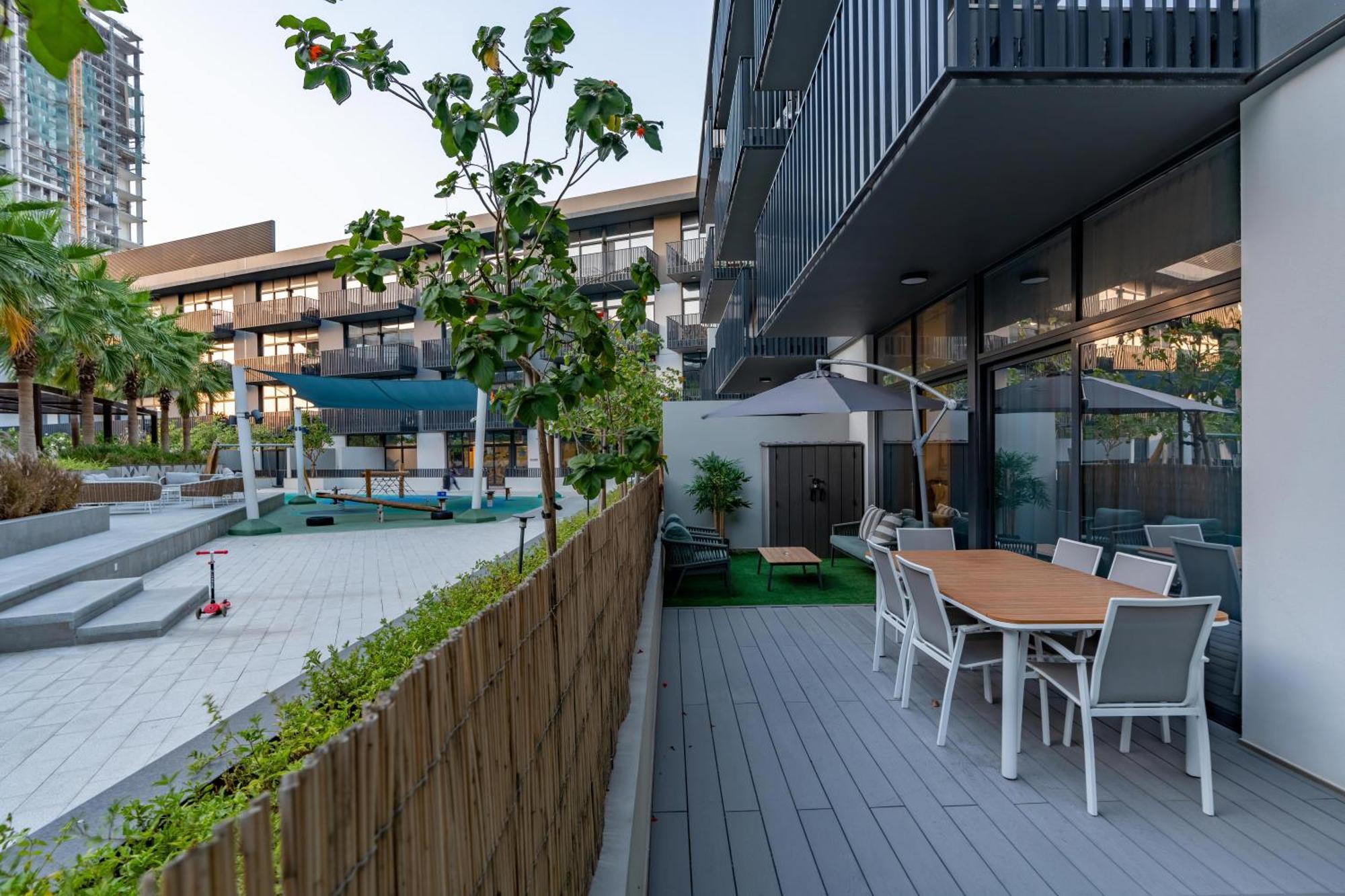 Cozy And Peaceful 2 Bedroom With Private Garden Apartment Dubai
