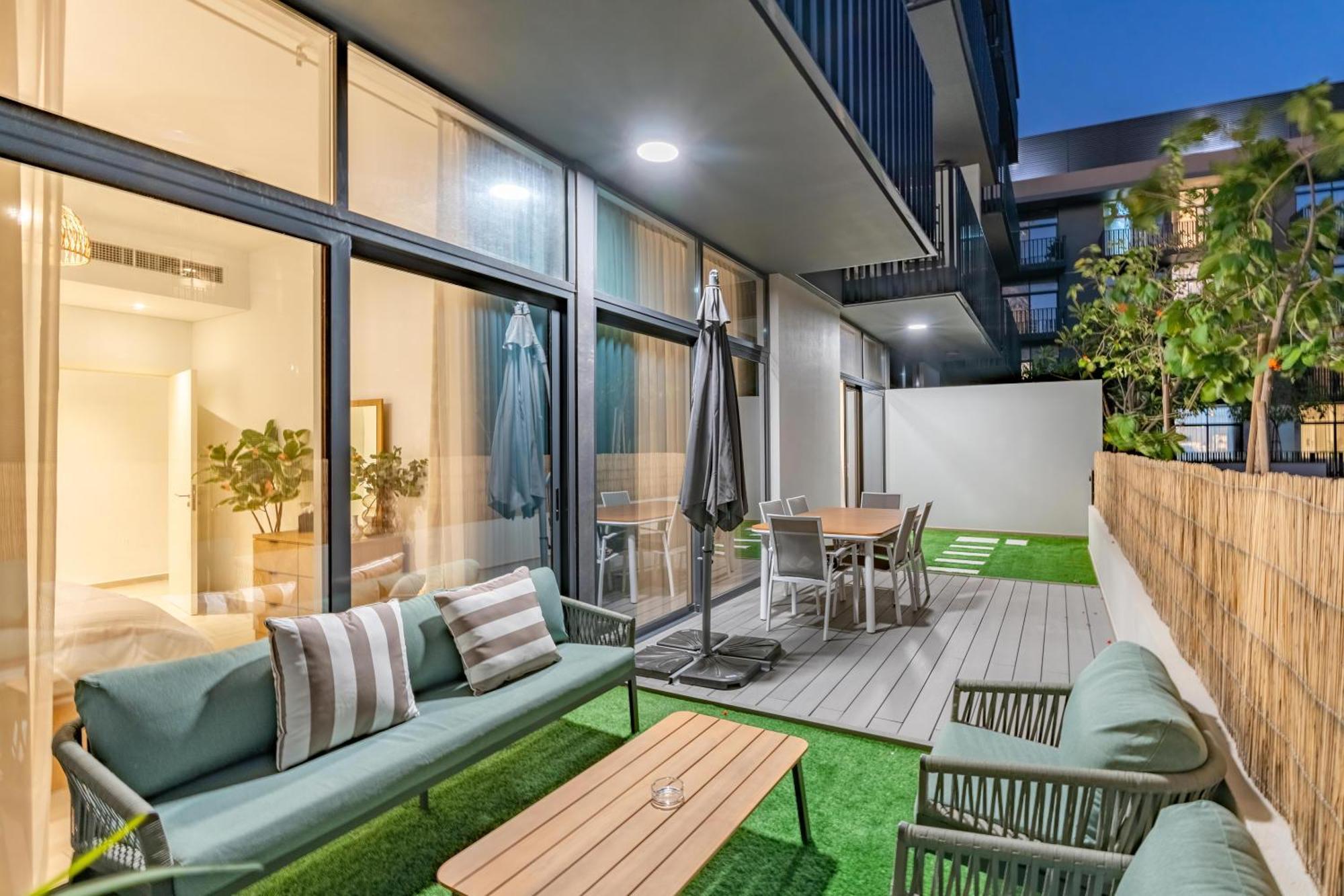Apartment Cozy And Peaceful 2 Bedroom With Private Garden Dubai