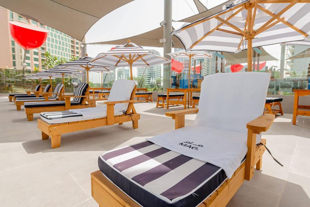 Chic 5 Min Walk To Mall & Burj Apartment