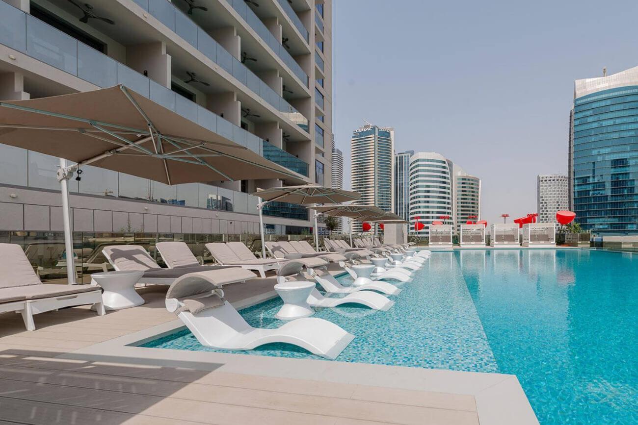 Chic 5 Min Walk To Mall & Burj Apartment