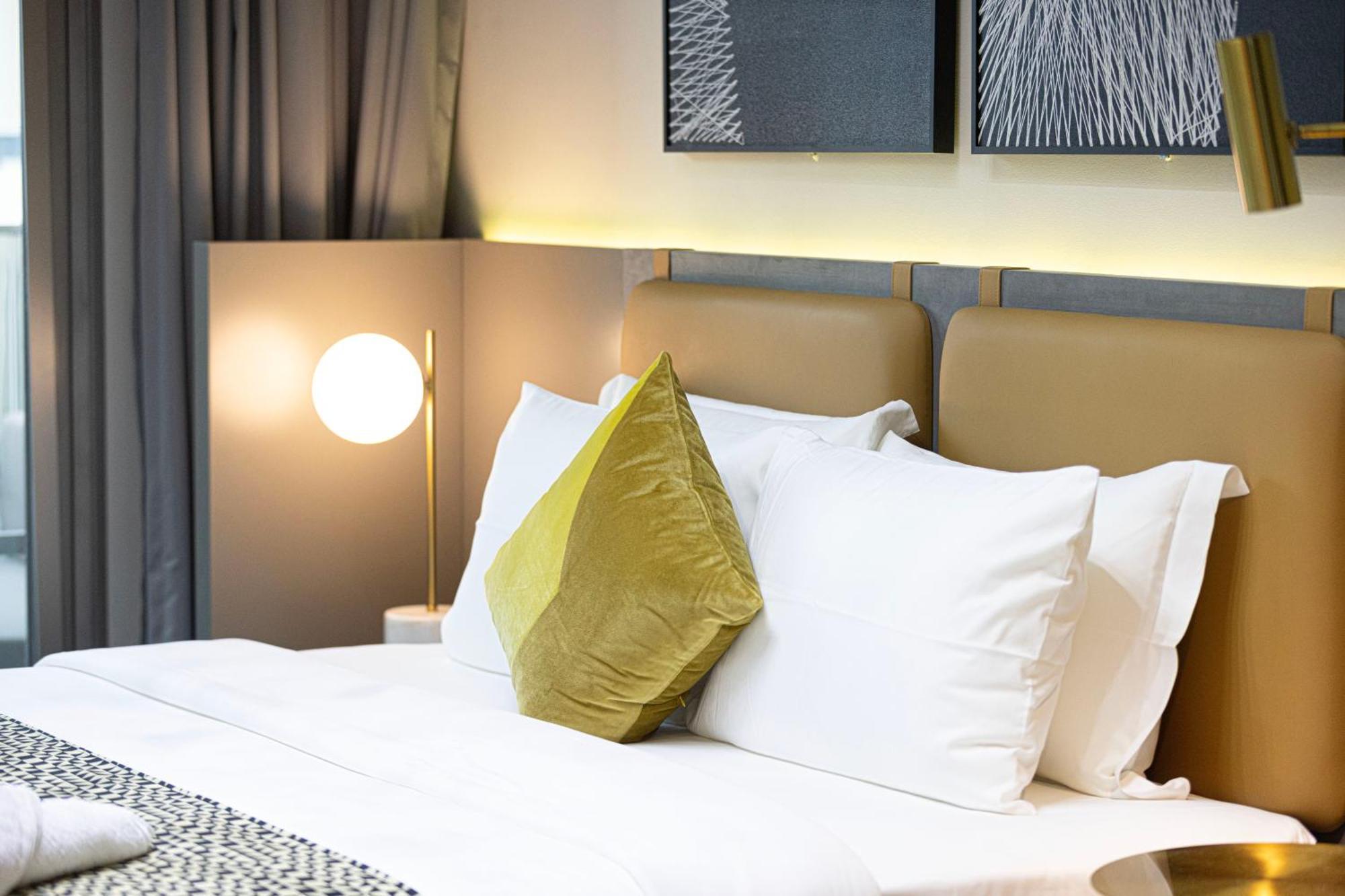 Chic 5 Min Walk To Mall & Burj Apartment Dubai