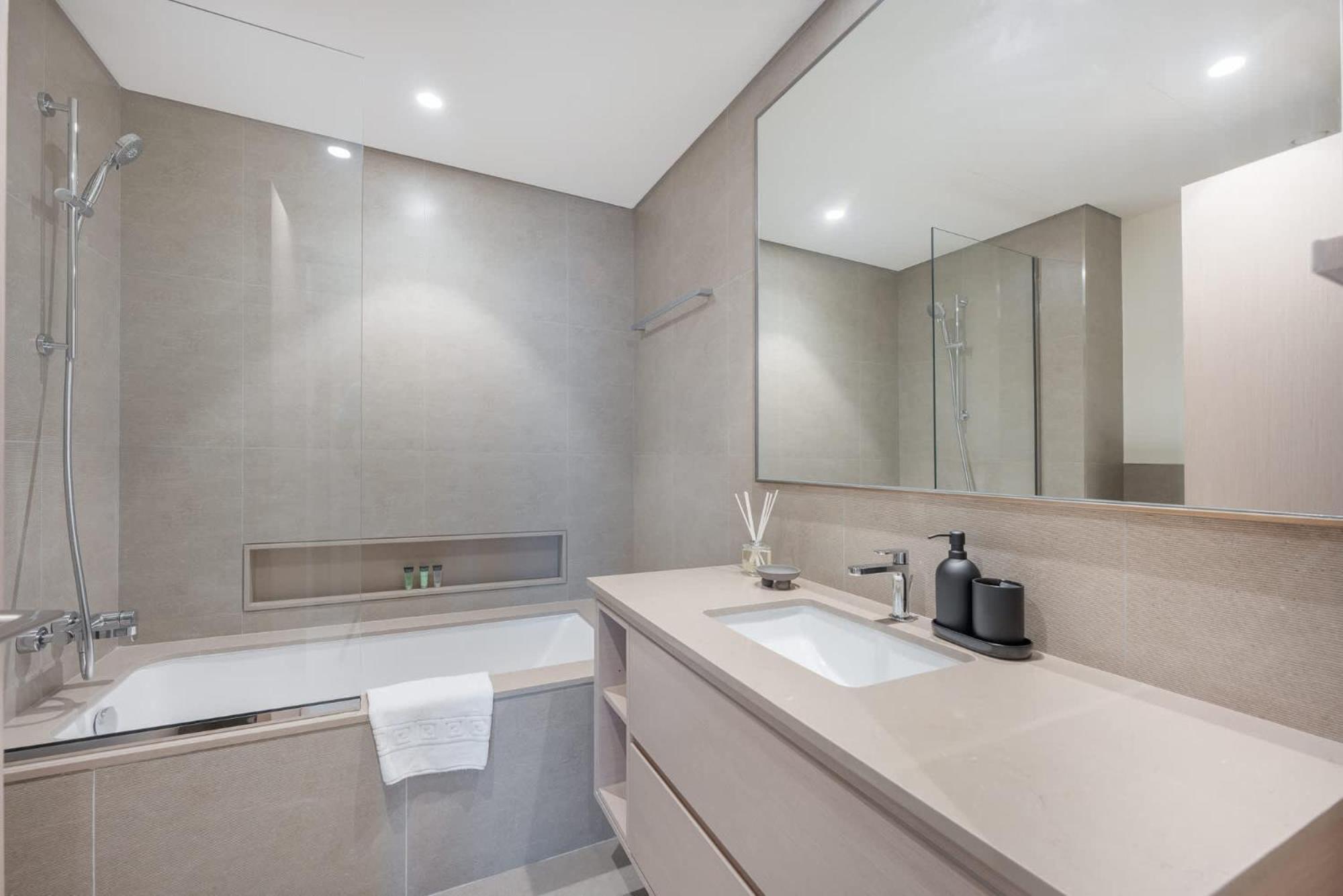 Cozy 2-bedroom Perfect For Family In Downtown With Burj Khalifa Views Apartment *