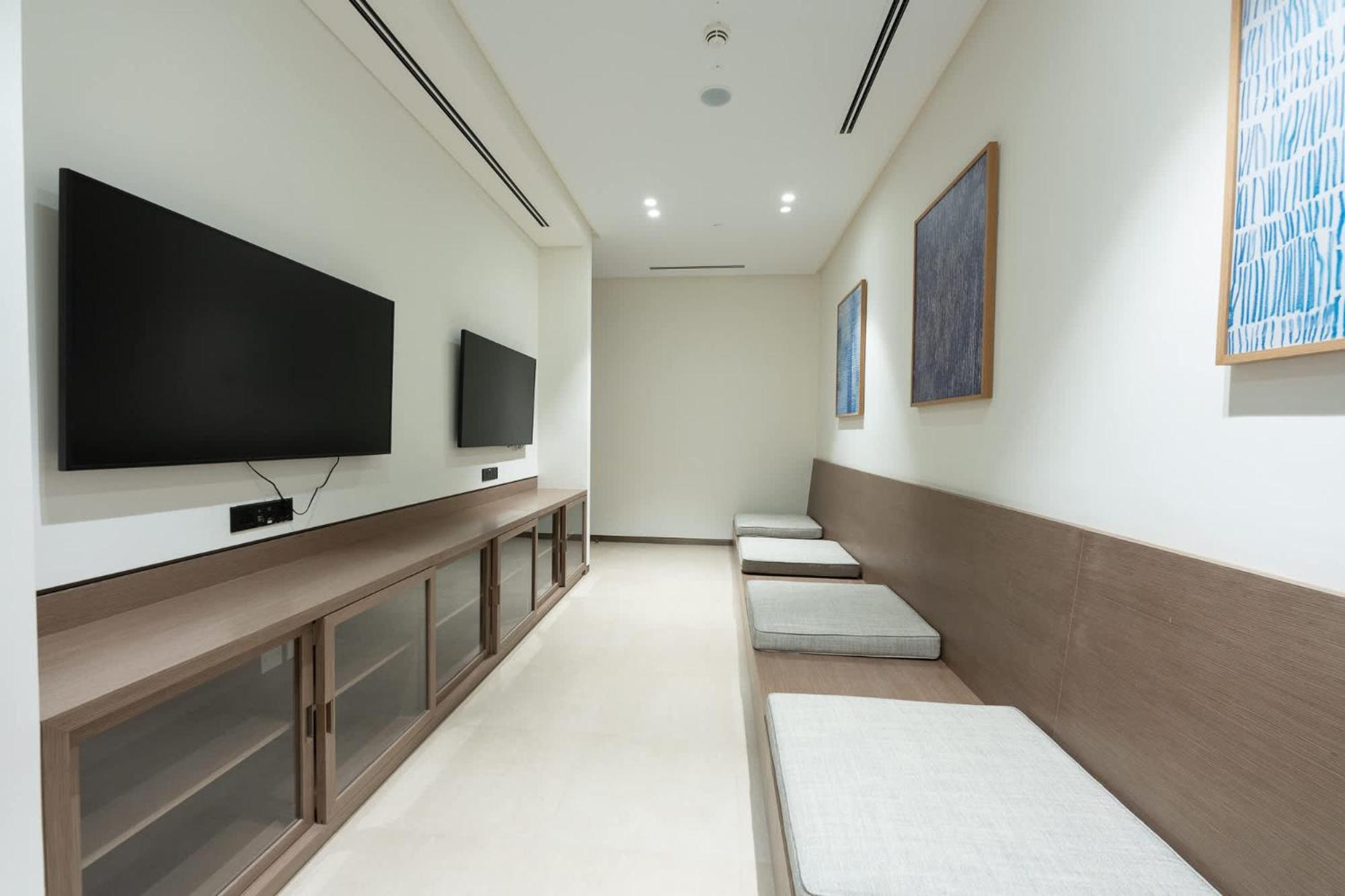 Cozy 2-bedroom Perfect For Family In Downtown With Burj Khalifa Views *