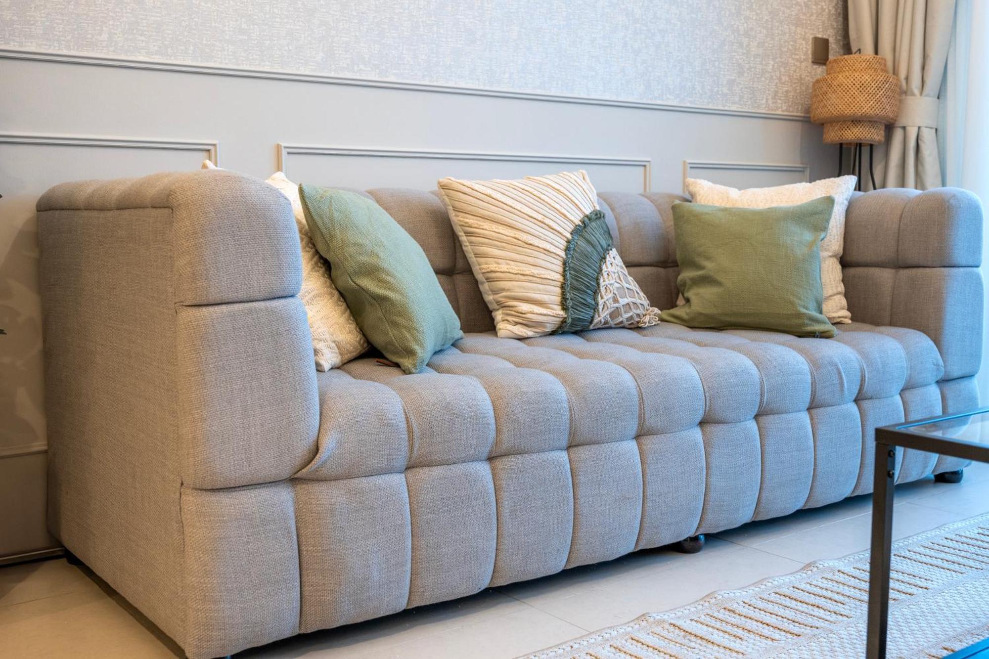 Urban Dreams - Brand New Boutique Burj Royale - Burj Khalifa & Mall Apartment